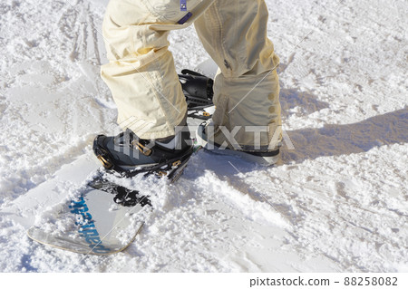 一隻腳的滑雪板腳 一隻腳的滑雪板腳 88258082