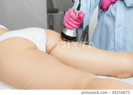 The doctor does the Rf lifting procedure on the legs, buttocks and hips of a woman in a beauty parlor. The doctor does the Rf lifting procedure on the legs, buttocks and hips of a woman in a beauty parlor. 88258675