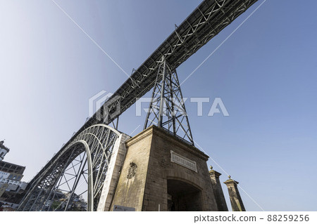 Dom Luis I bridge in Porto, Portugal 88259256