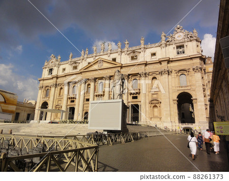 Overlooking St. Peter's Basilica / Vatican City Overlooking St. Peter's Basilica / Vatican City 88261373