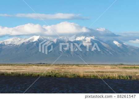 科迪勒拉山脈與從蒙特維斯塔看到的白色山峰 88261547