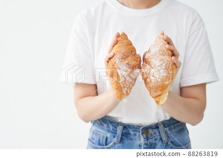 woman holding bread woman holding bread 88263819