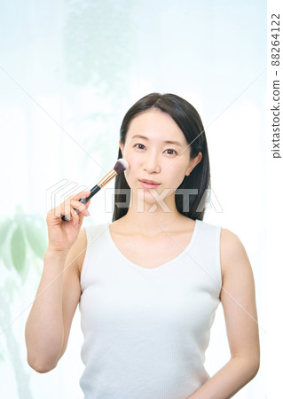 Makeup for a beautiful woman with a real face Makeup for a beautiful woman with a real face 88264122