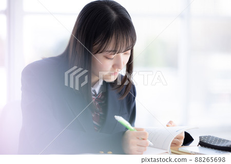 Portrait of a high school girl studying 88265698