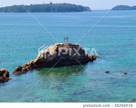 從鹿兒島縣阿久根市遠柱公園看到的光礁(阿久根的七大謎團)和阿久根大島(鹿和海灘)美麗的大海 從鹿兒島縣阿久根市遠柱公園看到的光礁(阿久根的七大謎團)和阿久根大島(鹿和海灘)美麗的大海 88266038