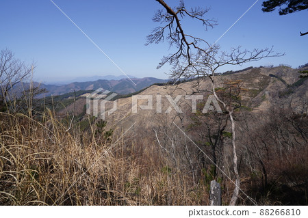 Climb the Senningatake mountain climbing course from Hishimachi, Kiryu city. From the Senningatake mountain trail on the left bank of Kurokawa to the opposite bank, toward the right bank of Kurokawa 88266810