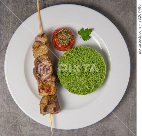 Lamb brochette marinated in spices, green semolina 88267490