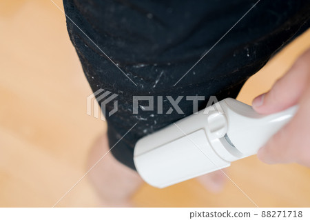 Dust on black clothes stands out 88271718