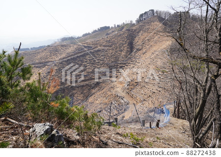 Climb the Senningatake mountain climbing course from Hishimachi, Kiryu city. Go straight on the branch to Senningatake and follow the ridge on the right bank. The front is Senningatake Climb the Senningatake mountain climbing course from Hishimachi, Kiryu city. Go straight on the branch to Senningatake and follow the ridge on the right bank. The front is Senningatake 88272438