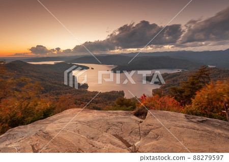 Lake Jocassee, South Carolina, USA 88279597