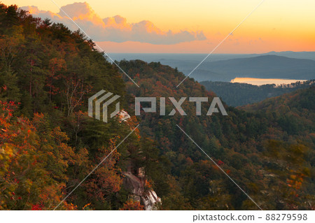 Lake Jocassee, South Carolina, USA 88279598