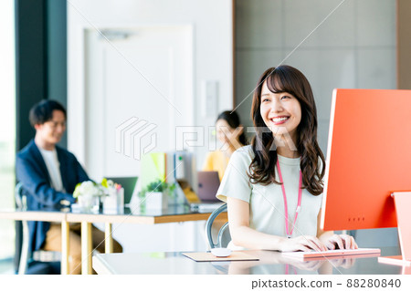 Young engineer in the office 88280840