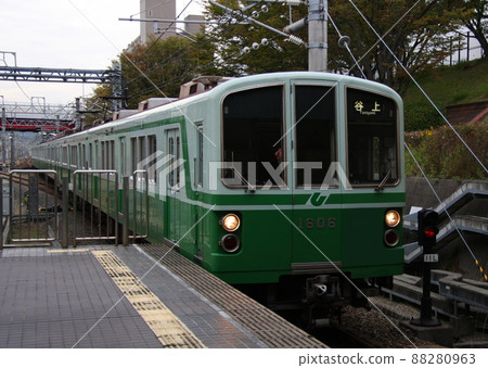 Kobe Municipal Subway 1000 type vehicle arrives at the station Kobe Municipal Subway 1000 type vehicle arrives at the station 88280963
