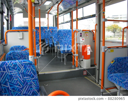 編號票型路線巴士的巴士後部（無乘客） 88280965