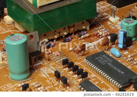 Electronic circuit board with various electronic components lined up 88281019