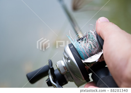 Fishing line tangled on lure Bait Casting Reel,like a Birds-nest tangles,Beginner fisherman. Fishing line tangled on lure Bait Casting Reel,like a Birds-nest tangles,Beginner fisherman. 88281340