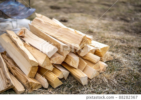 用於篝火的木柴 88282367