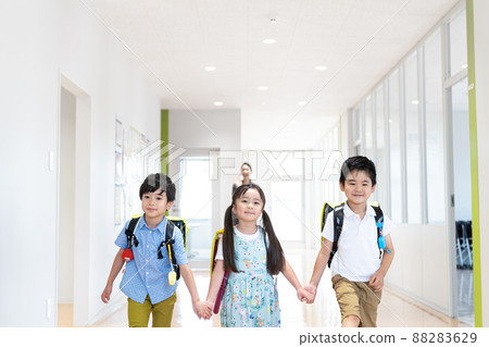 New first year students going to and from school Photographing cooperation: Japanese language school attached to Chuo Institute of Technology New first year students going to and from school Photographing cooperation: Japanese language school attached to Chuo Institute of Technology 88283629