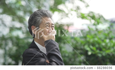 Businessman is worried about fatigue 88286036