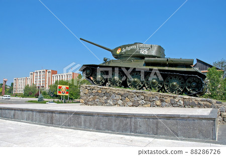 Tiraspol, Transnistria, Moldova: The Tank Monument with the Transnistrian government building behind. Tiraspol is the capital of Transnistria, an unrecognized breakaway region of Moldova Tiraspol, Transnistria, Moldova: The Tank Monument with the Transnistrian government building behind. Tiraspol is the capital of Transnistria, an unrecognized breakaway region of Moldova 88286726