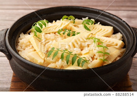 用砂鍋煮的竹筍飯 88288514
