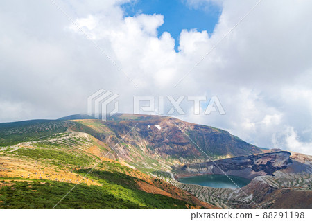 Miyagi Prefecture / Summer clouds and bright green Zao Okama (Okama) Miyagi Prefecture / Summer clouds and bright green Zao Okama (Okama) 88291198