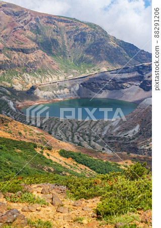 Miyagi Prefecture / Summer clouds and bright green Zao Okama (Okama) Miyagi Prefecture / Summer clouds and bright green Zao Okama (Okama) 88291206