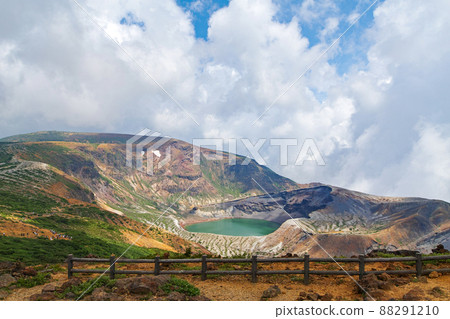 Miyagi Prefecture / Summer clouds and bright green Zao Okama (Okama) Miyagi Prefecture / Summer clouds and bright green Zao Okama (Okama) 88291210