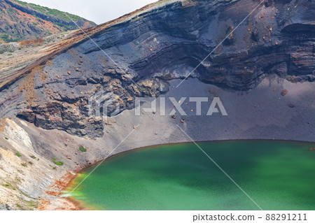 Miyagi Prefecture / Summer clouds and bright green Zao Okama (Okama) Miyagi Prefecture / Summer clouds and bright green Zao Okama (Okama) 88291211