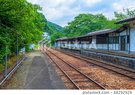 渡瀨溪谷鐵道水沼站家車站大樓初夏風景 渡瀨溪谷鐵道水沼站家車站大樓初夏風景 88292929