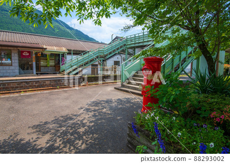 渡瀨溪谷鐵道水沼站月台郵筒初夏風景 渡瀨溪谷鐵道水沼站月台郵筒初夏風景 88293002