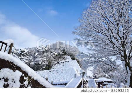 Snow scene of Kanazawa Castle Ohori Dori 88293225