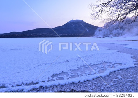 Frost flowers of Lake Akan and Mt. Oakan 88294023