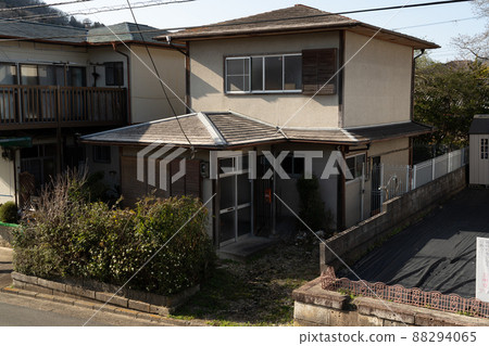 Old houses 88294065