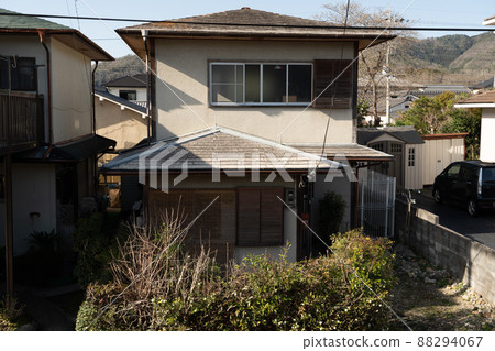 Old houses 88294067