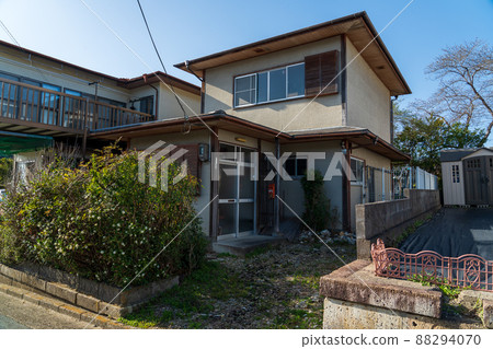 Old houses 88294070