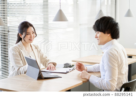 Asian business person having a real estate investment meeting in a coworking space 88295141