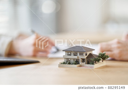 Asian business person having a meeting with the floor plan of real estate Asian business person having a meeting with the floor plan of real estate 88295149