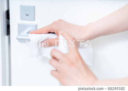 Women's hands disinfecting doorknobs [Parts cut] 88295382