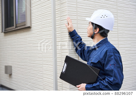 Businessman siding in work clothes 88296107