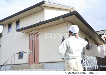 A businessman wearing work clothes 88296113