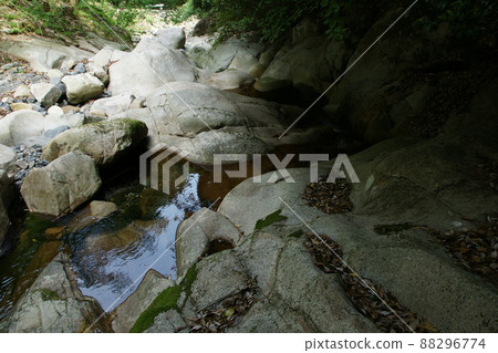 Tottori four seasons walk Akaha River pothole 88296774