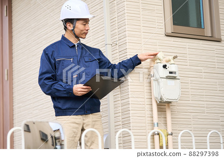 A businessman wearing work clothes 88297398