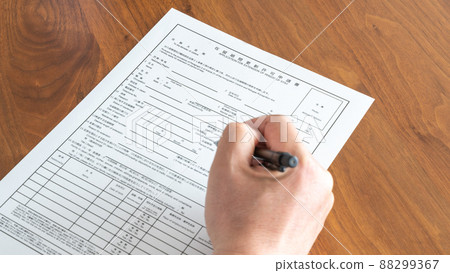 在留期限更新許可申請 進入日本的外國人延長在留期限所需的文件（手） 88299367