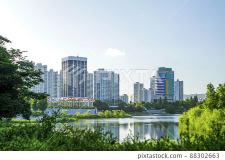 The view of Olympic Park from the forest around Lake Mongchon The view of Olympic Park from the forest around Lake Mongchon 88302663
