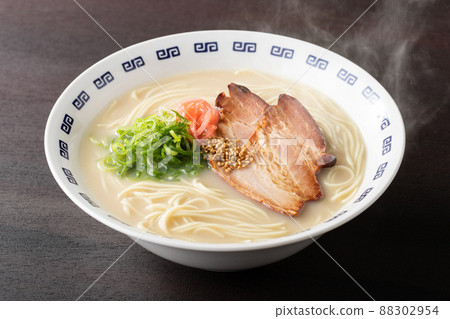 Pork bone ramen with a sizzle feeling that steam rises Pork bone ramen with a sizzle feeling that steam rises 88302954