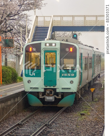 從德島線牛島站看車窗 從德島線牛島站看車窗 88303371