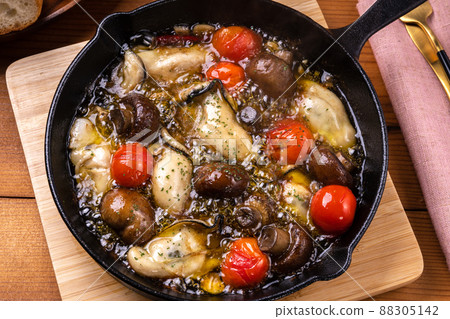 Ahijo with oysters and mushrooms 88305142