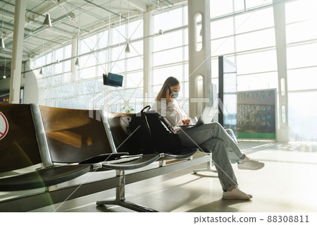 woman, laptop, airport 88308811