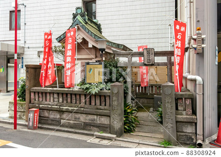 Ishizuka Inari Shrine in Yanagibashi, Taito-ku, Tokyo Ishizuka Inari Shrine in Yanagibashi, Taito-ku, Tokyo 88308924